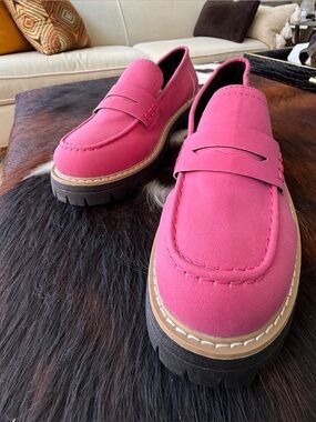 PINK FAUX SUEDE LUGGED SOLE LOAFER - SZ 8.5 NWOT